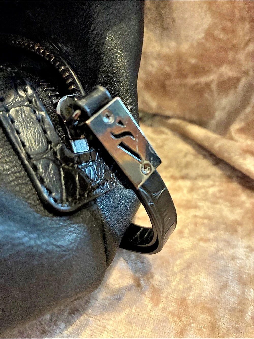 Simply Vera Wang Black Shoulder Bag hobo style - Picture 4 of 4